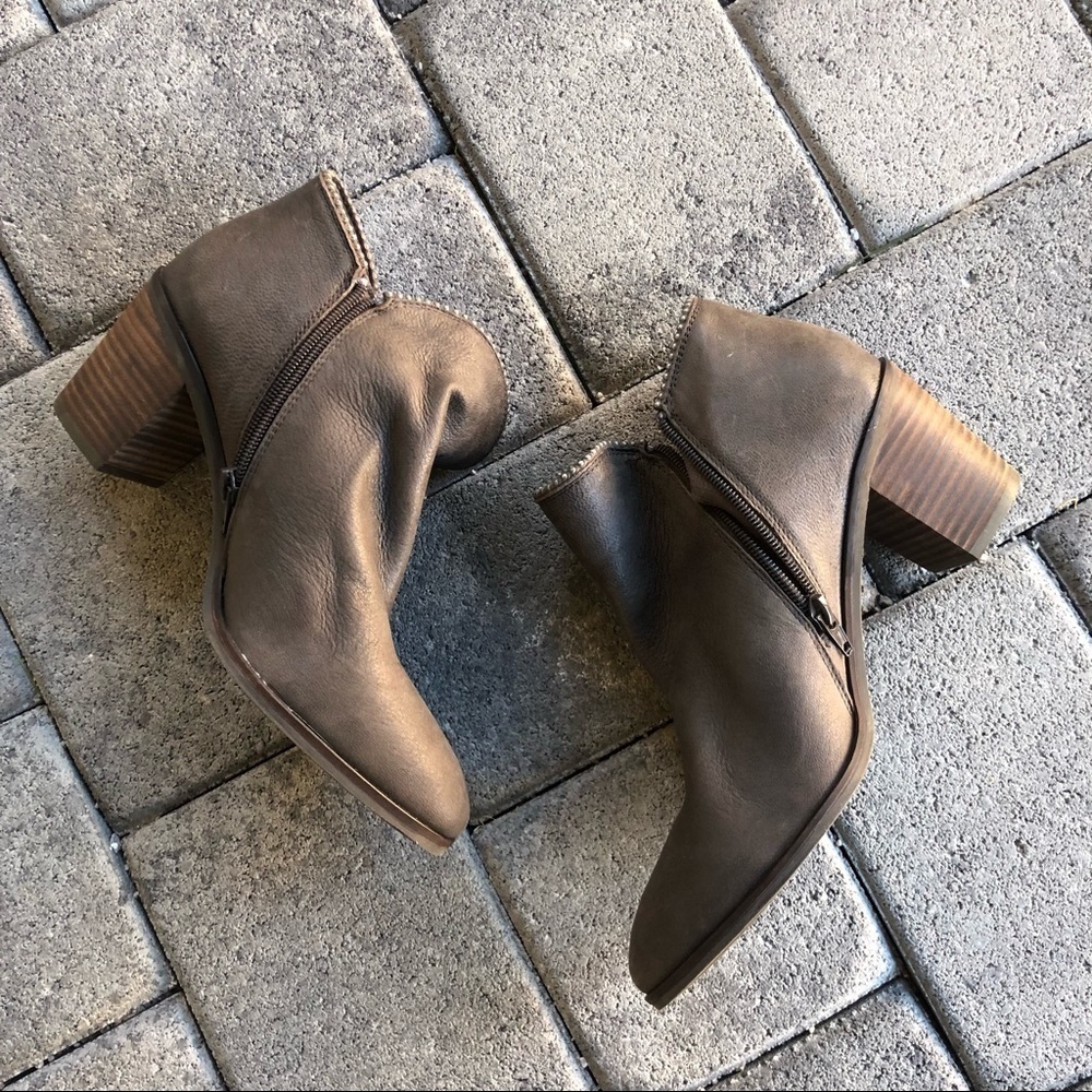 NWT Lucky Brand Pincah2 Studded Block Heel Booties in Gray size 10 - Picture 12 of 16